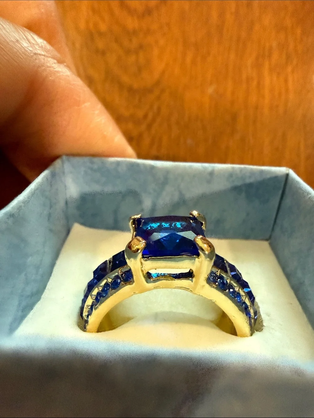 Vintage Gold-Tone Ring with Royal Blue Gemstone Accents Size 7.5